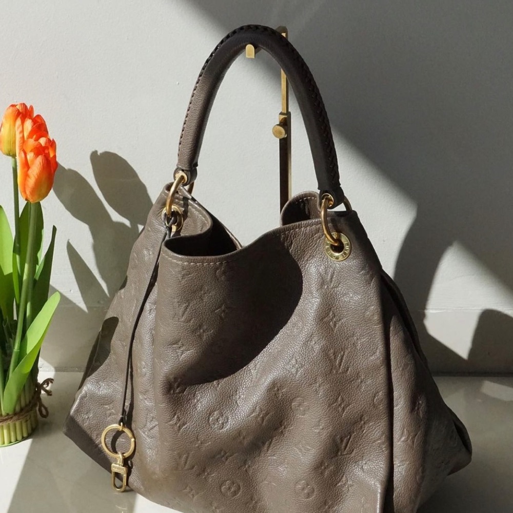 SOLD louis Vuitton Artsy MM Empriente